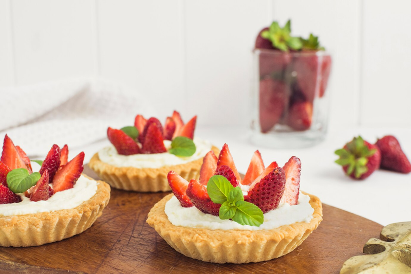 Bánh tart dâu là một trong những loại bánh tart được phổ biến rộng rãi với hương vị chua ngọt đặc trưng của dâu