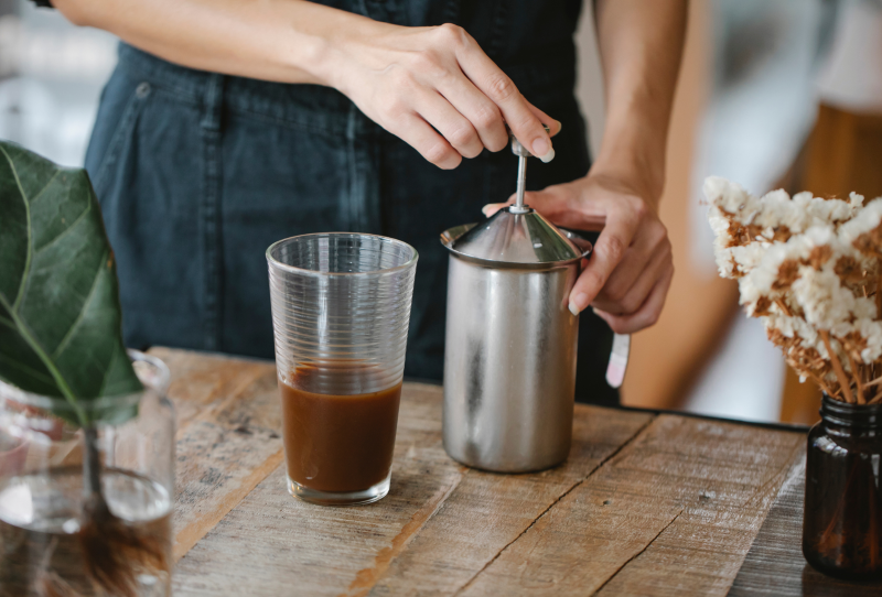 Bạn có thể đánh kem béo thực vật để làm milk foam với ca đánh sữa lạnh chỉ trong 2 bước