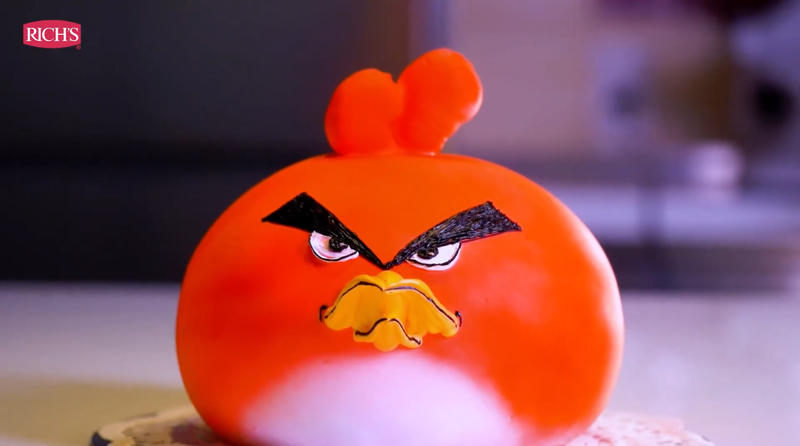 Mẫu bánh hình Angry Bird đầy tinh nghịch và dễ thương