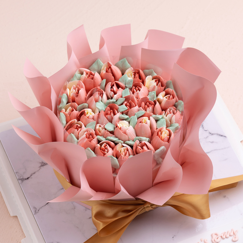 Cách trang trí bánh sinh nhật với tạo hình hoa tulip rất phù hợp với phái nữ