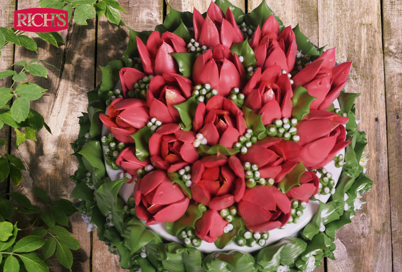 Tham khảo thêm mẫu trang trí bánh có hình hoa tulip với những chi tiết được tạo hình một cách tỉ mỉ