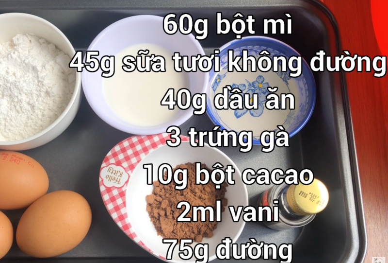 Chuẩn bị đầy đủ các nguyên liệu đủ định lượng để làm bánh bông lan socola (Ảnh: Mía Cooking)