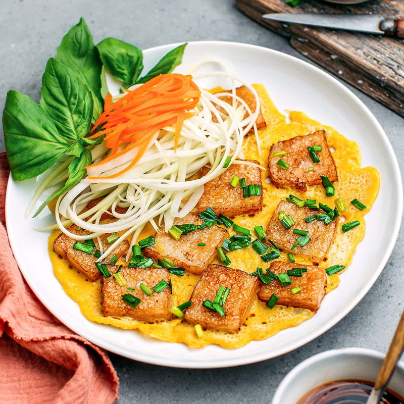 Bột gạo kết hợp với bột năng, bột mì, bột bắp hoặc bột khoai tây tạo nên độ giòn và đa dạng cho bánh chiên