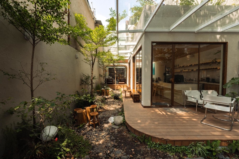 Một góc sân yên tĩnh chỉ có ở Oshima's Cafe