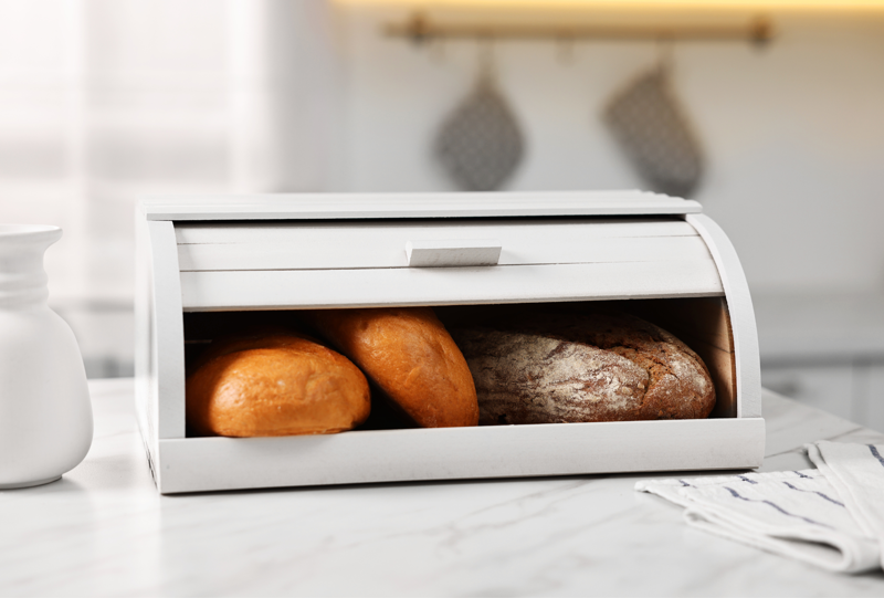Với dung tích khá lớn, bread box là lựa chọn phù hợp cho những người muốn dự trữ nhiều loại bánh mì khác nhau tại nhà 